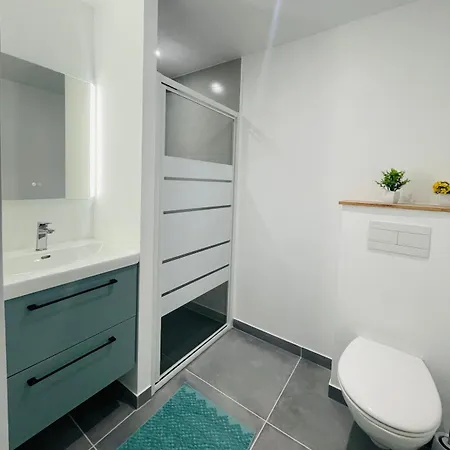 Appartement Eclat St 2, Studio-moderne-wifi- Parking - Clim *