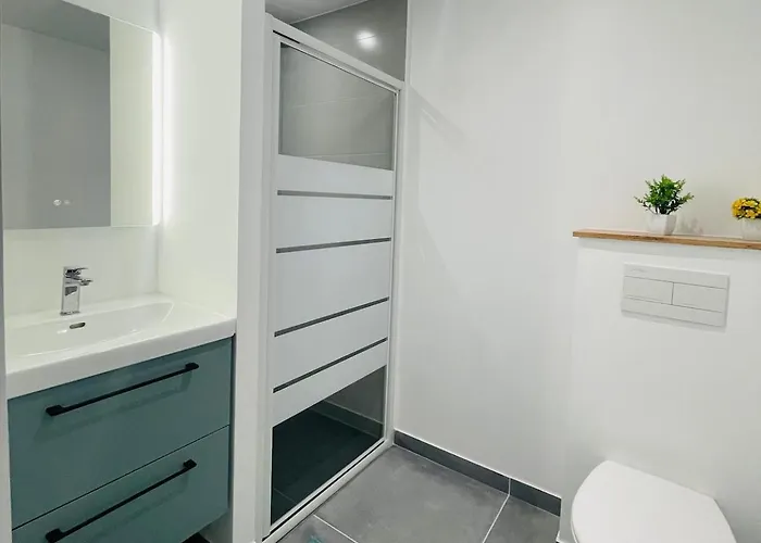 Appartement éclat St 2, Studio-moderne-wifi- Parking - Clim *